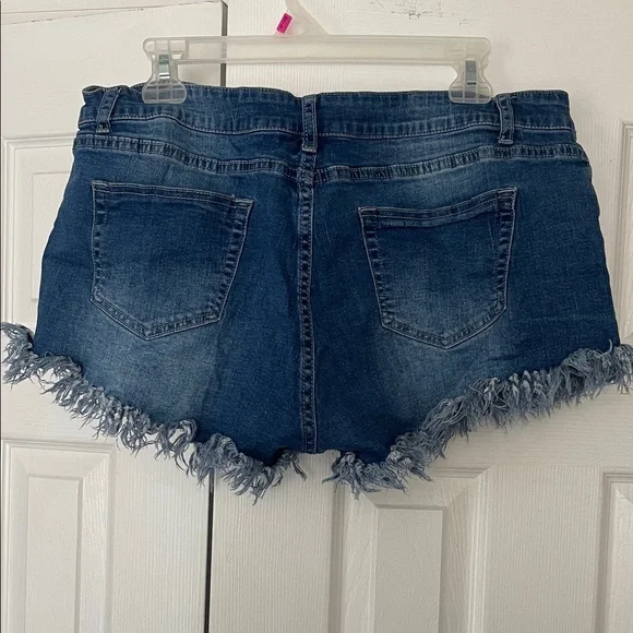 Denim Frayed Hem Women Shorts - Picture 3 of 3